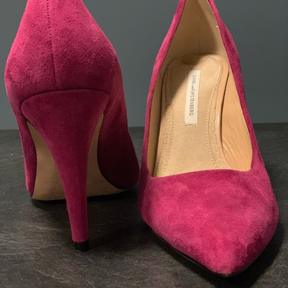Fuschia Suede pumps  NWOT Diane von Furstenberg